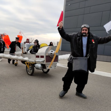 Парад авиаторов прошёл возле Инновационного культурного центра в Калуге