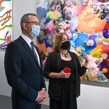 Владислав Шапша посетил выставку современного искусства в ИКЦ